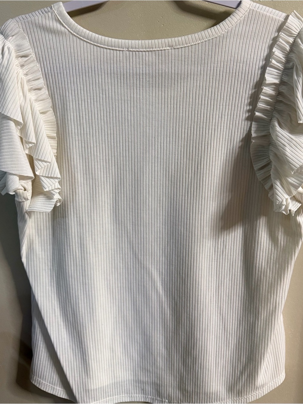 Stellah + Ginger White Ribbed Ruffle Sleeve Tee - Picture 2 of 4